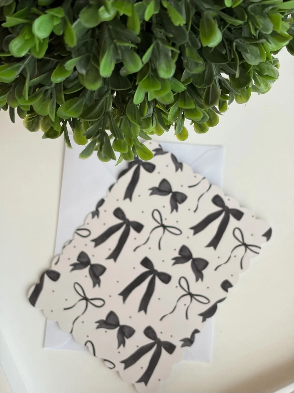 Mane Street Black Padded Scallop spa Headband with Black Bow Claw